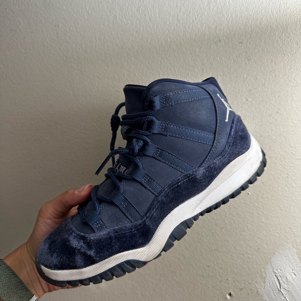 Air Jordan 11 retro ‘midnight navy velvet’